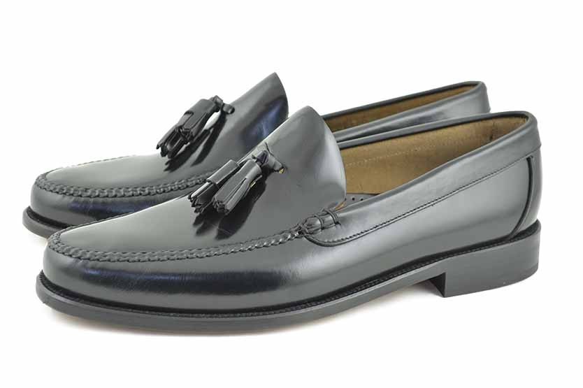 SCHWARZER LOAFER-SCHUH MIT QUASTE